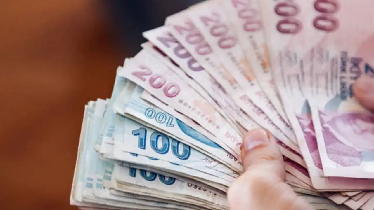 MİLYONLARIN GÖZÜ ASGARİ ÜCRET ZAMMINDA.