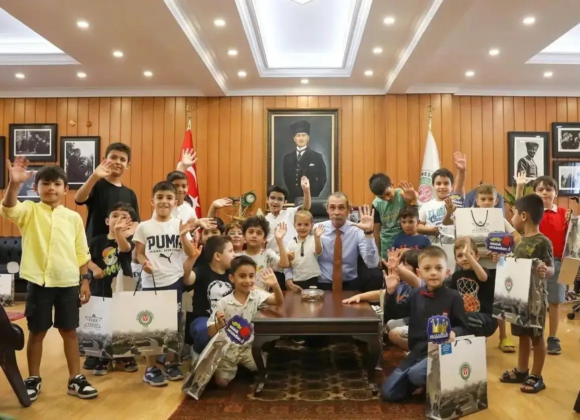 Çocuklardan başkan Beşikçioğlu’na ziyaret .