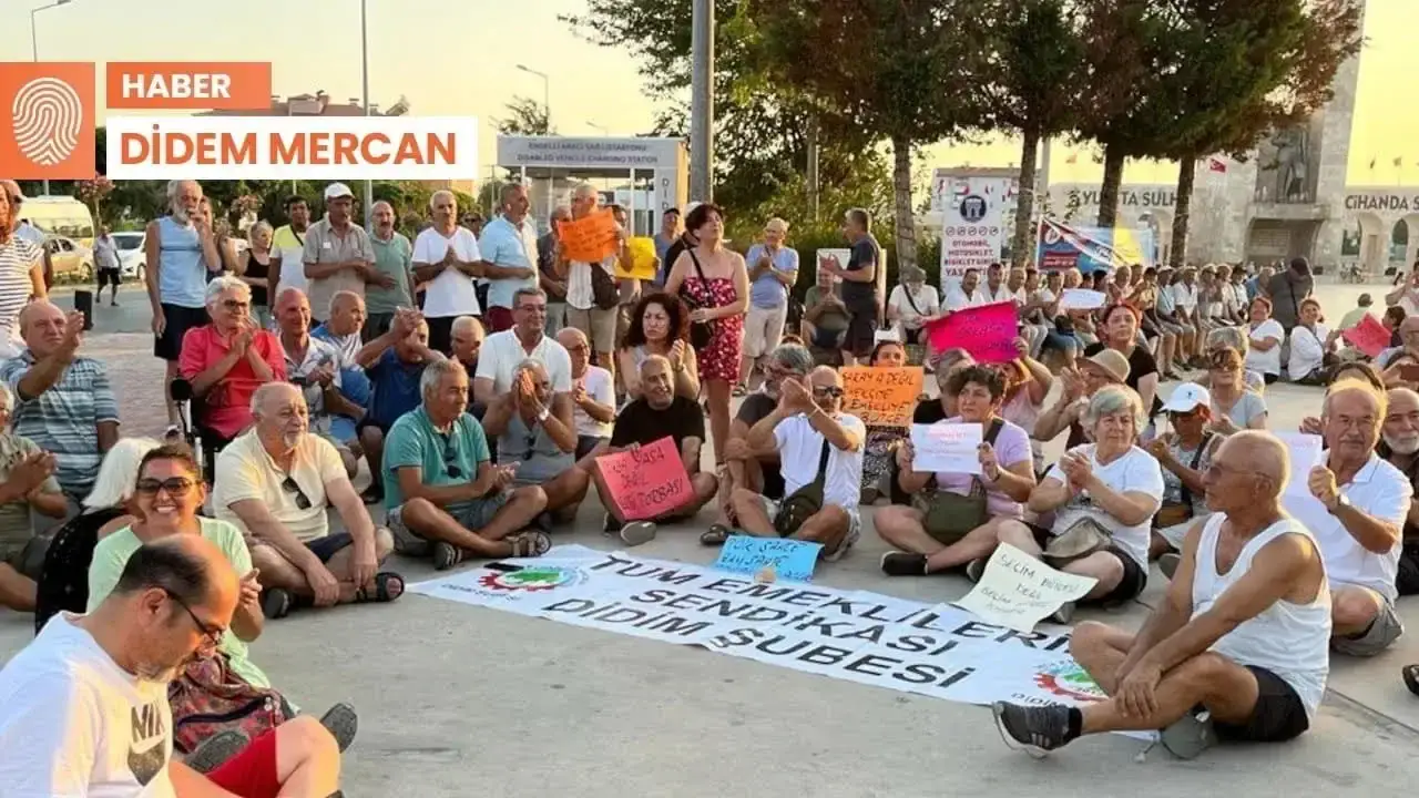 Emekliler, maaşlarına yapılması beklenen zam oranına tepki göstererek Aydın’ın Didim ilçesinde oturma eylemi gerçekleşti.