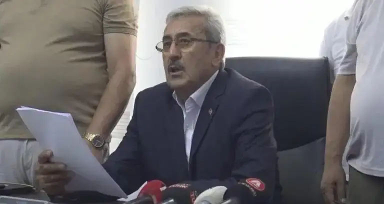 CHP’de istifa şoku: 9 meclis üyesi istifa etti.