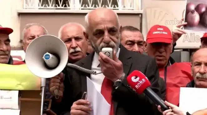Emekliler hükumeti protesto etti.