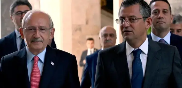 CHP'nin 38. Olağan Kurultayı'nda Özgür Özel ve Kemal Kılıçdaroğlu çekişmesi 2. tura kaldı.