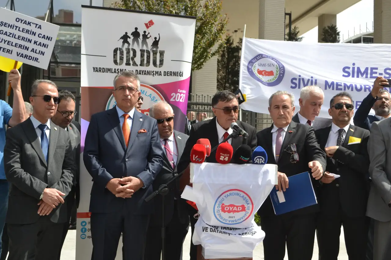 OYAD ( ORDU YARDIMLAŞMA DERNEĞİ) OYAK ÖNÜNDE TOPLANDI.