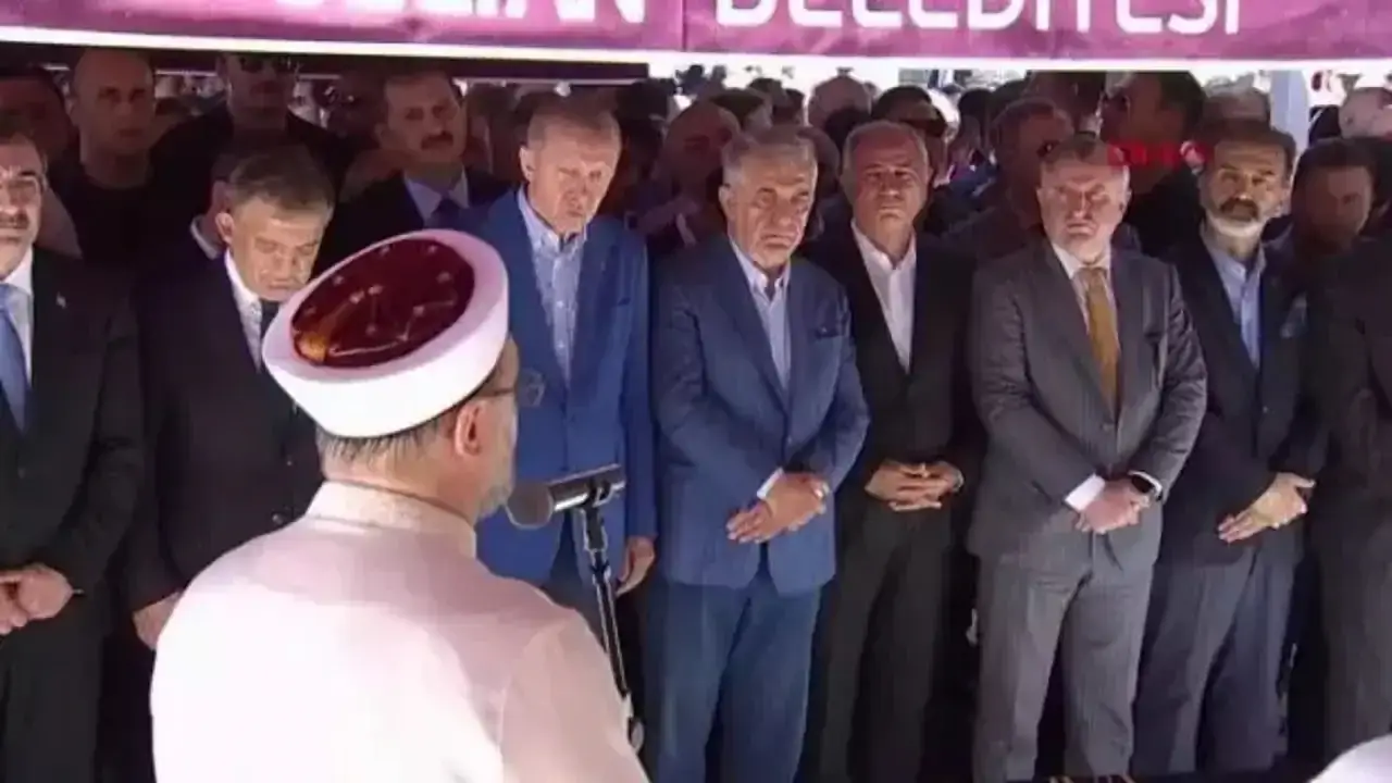 CUMHURBAŞKANI ERDOĞAN, HAYATİ YAZICI'NIN ANNESİNİN CENAZESİNE KATILDI.