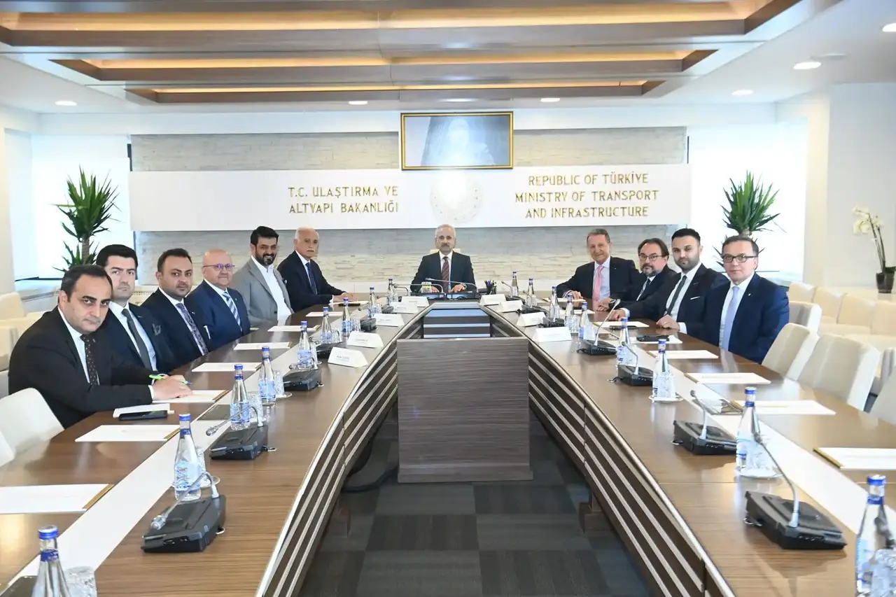 ULAŞTIRMA VE ALTYAPI BAKANI ABDULKADİR URALOĞLU DEİK’İ KABUL ETTİ
