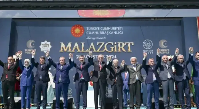 "MALAZGİRT ZAFERİ PROGRAMINDA PROTOKOL KRİZİ"