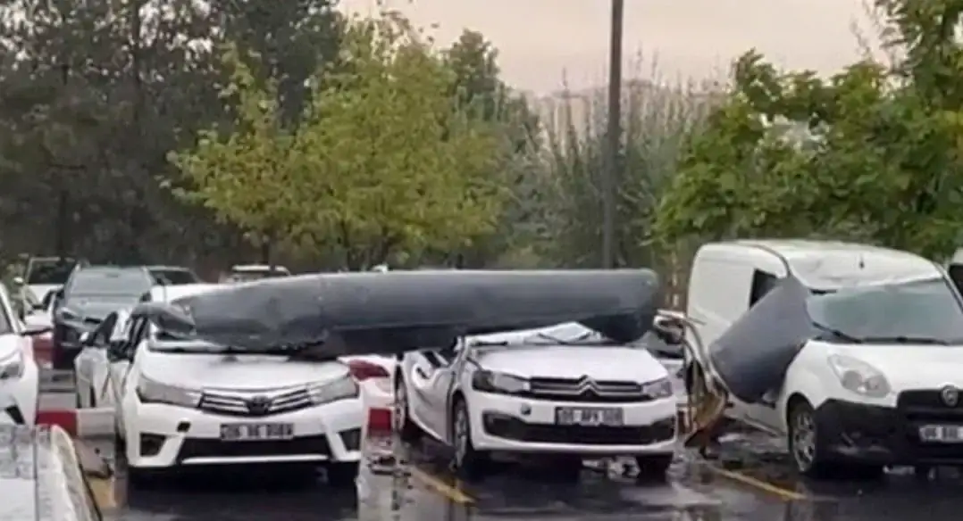 Ankara'da F-4 uçağının yakıt tankı düştü.