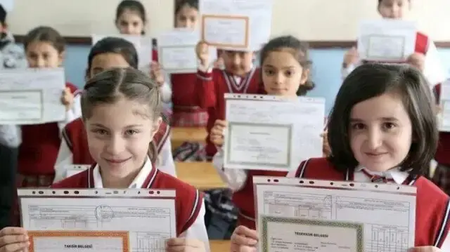 OKULLARDA BUGÜN "KARNE ZİLİ" ÇALDI