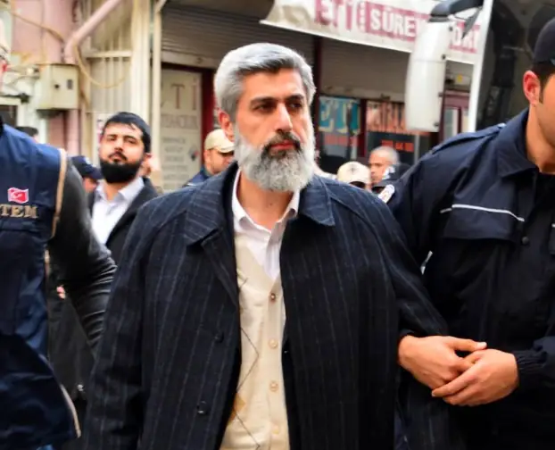 Furkan Vakfı'na Şafak Operasyonu: Alparslan Kuytul ve Eşi Gözaltında